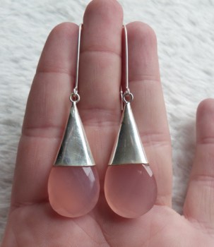 Zilveren oorbellen met grote facet druppelvorm roze Chalcedoon